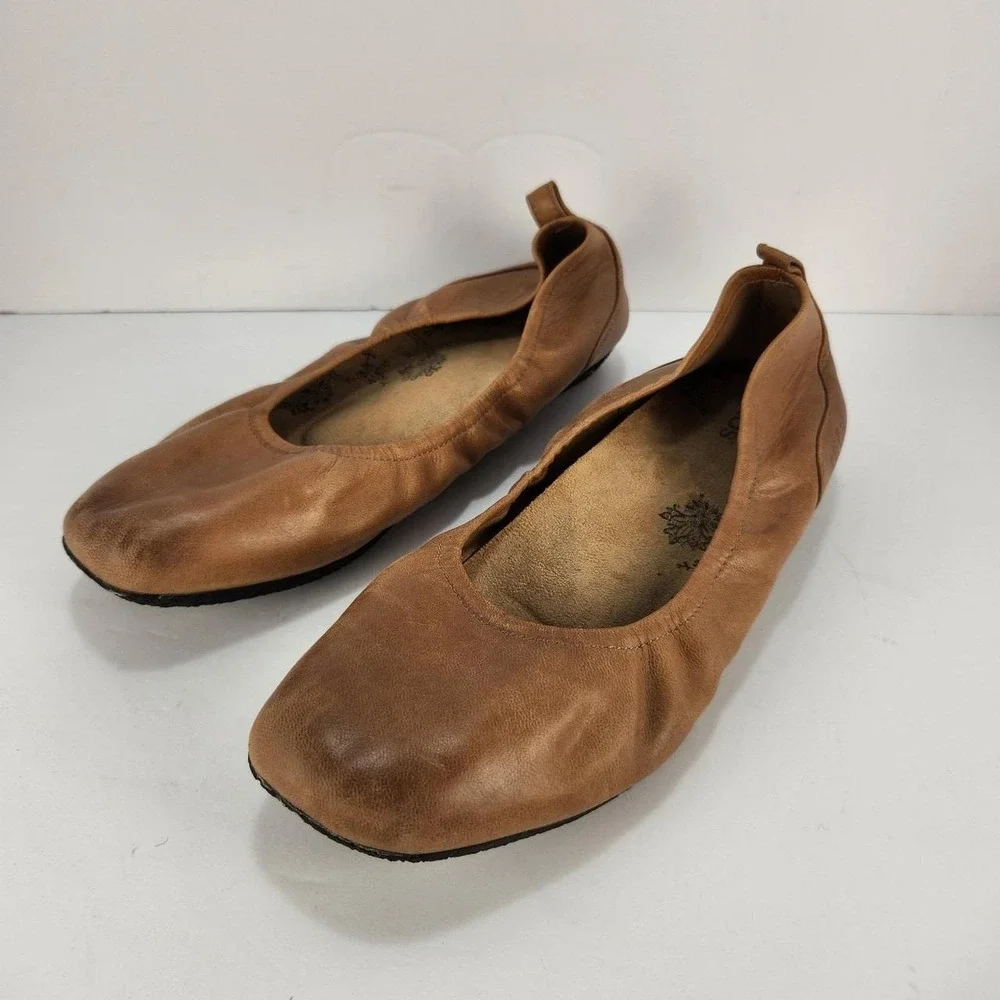 Taos Chit Chat Women's Size 9 Caramel Brown Leather Ballet Flats Comfort Shoes